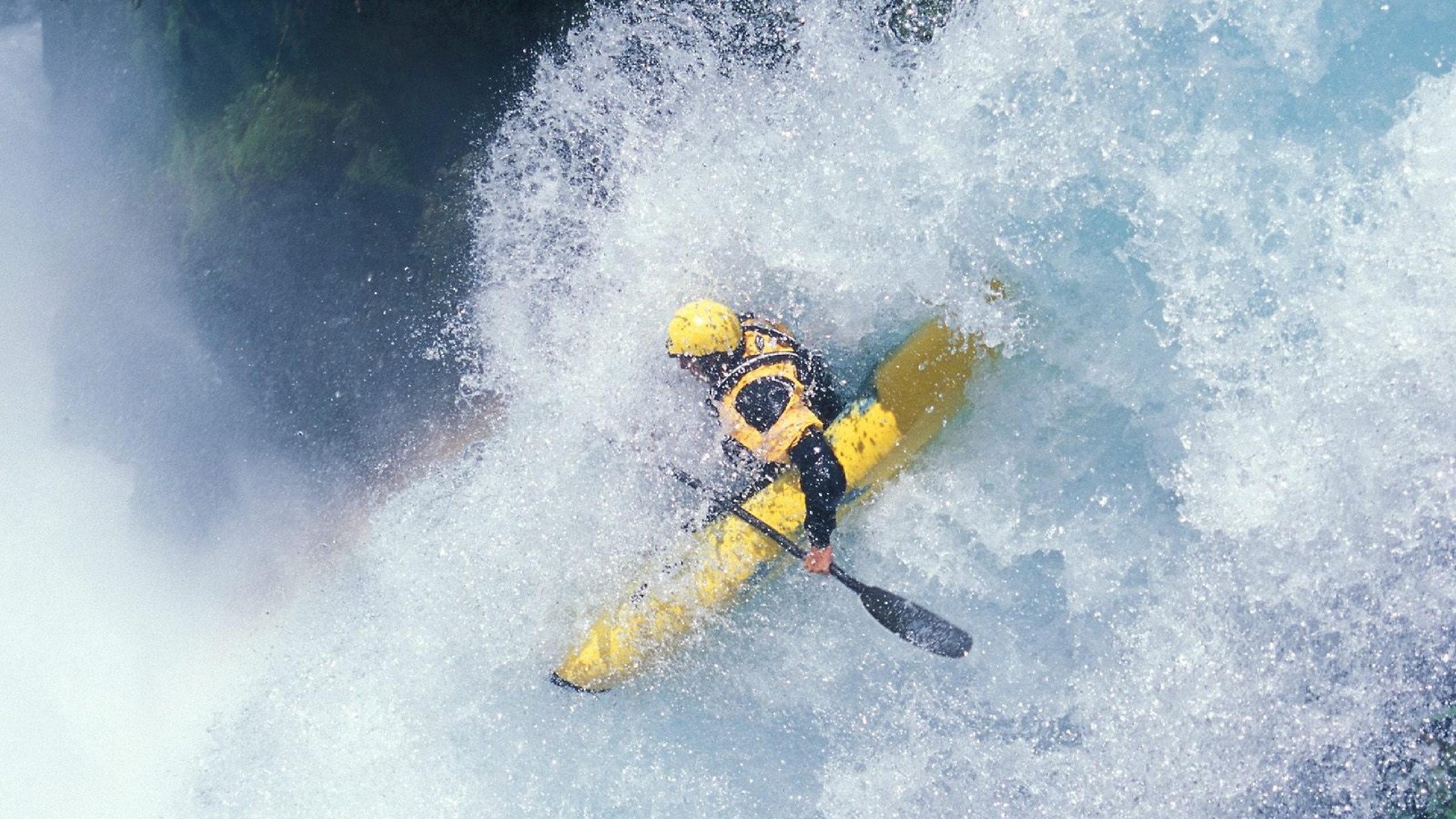 王楚钦指导青少年展现亲和一面,王 楚钦